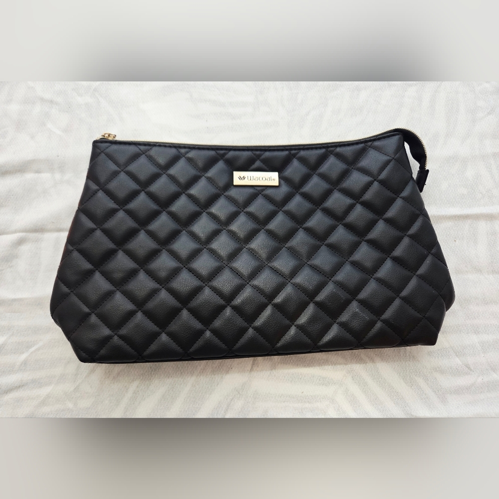 Wacoal Black Quilted Women's Bag